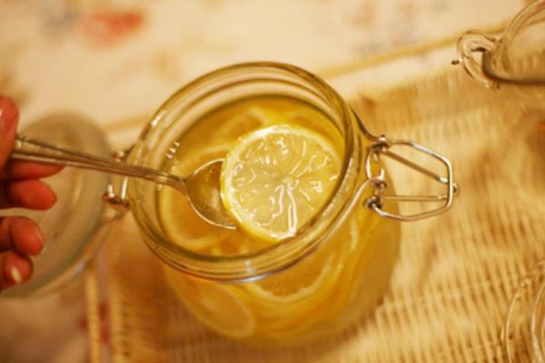 柠檬蜂蜜水什么时候喝最好