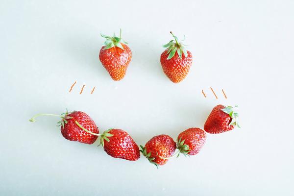 梦见吃草莓是什么意思