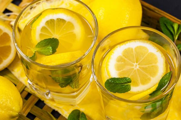 空腹可以喝柠檬蜂蜜水吗