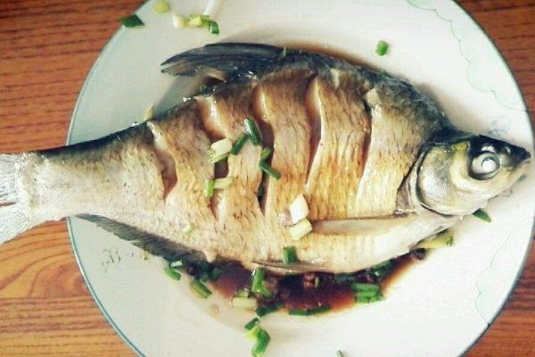 鳊鱼怎么做好吃又简单 鳊鱼家常做法大全