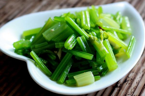 吃芹菜有什么好处 芹菜和什么炒好吃