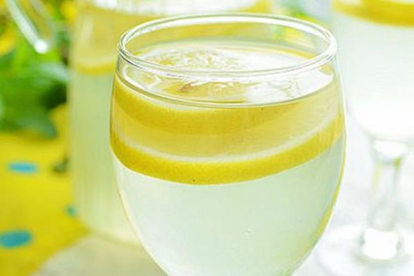 来月经可以喝柠檬蜂蜜水吗