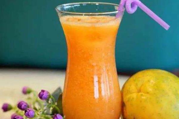 木瓜和什么榨汁好喝 木瓜汁的做法