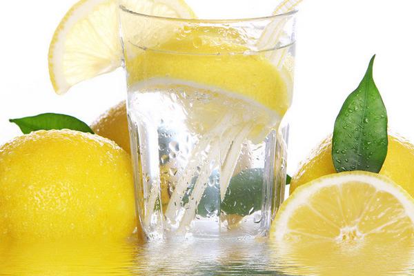 柠檬蜂蜜水可以祛斑吗